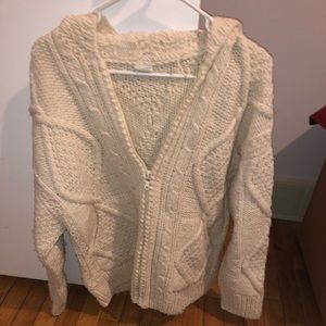 100% hand wool white sweater made in Ecuador